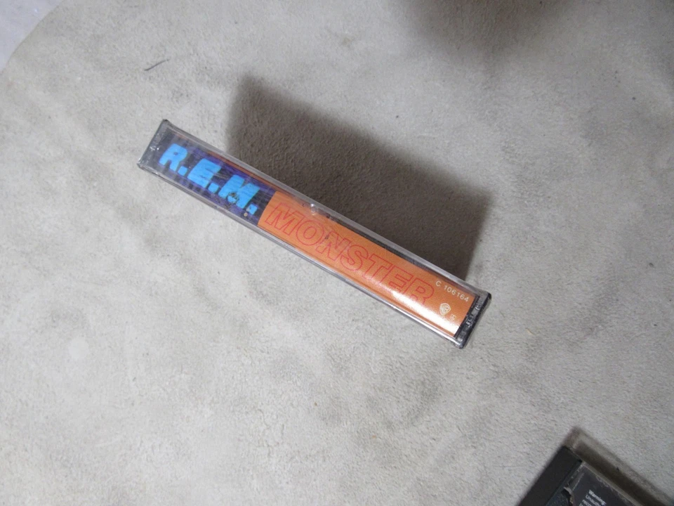 R.E.M. Monster Cassette Tape (1994) US Release REM 80s 90s Alt Rock SEALED - Image 3 of 3