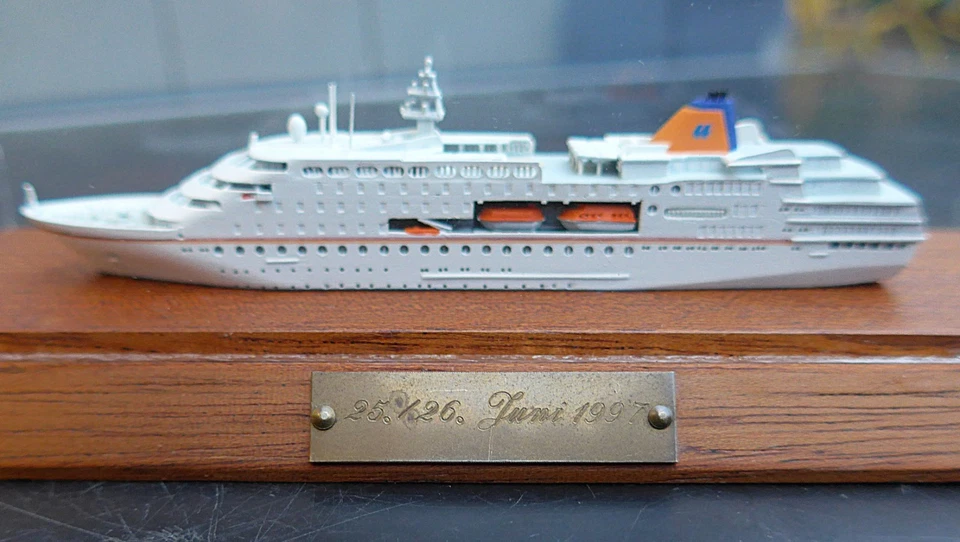 Schiffsmodell Columbus 1:1250 Hapag Lloyd - Bild 3 von 4