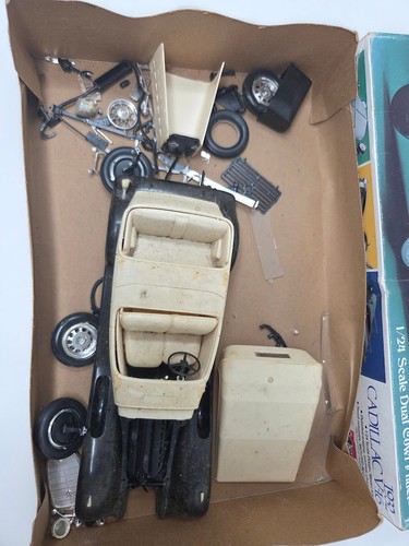 Monograma 1932 Cadillac V-16 Doble Capucha Phaeton Escala 1/24 Kit Modelo Plástico - Imagen 7 de 11