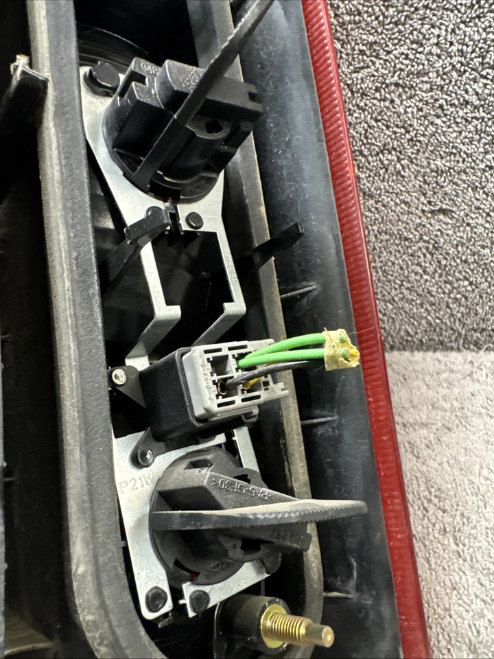 Driver Left Tail Light Station Wgn Upper Fits 01-04 VOLVO V70 SERIES 1438530 - Image 3 of 4