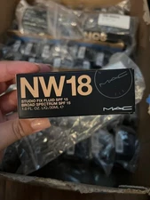 MAC Studio Fix Fluid SPF15 Foundation Shade NW18 Beige 30ml New In Box