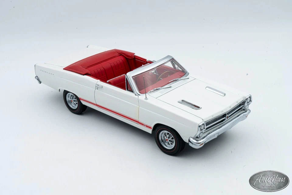 1/18 GMP 1966 Ford Fairlane GT Convertible White 🤝ALSO OPEN FOR TRADE🤝 - Image 4 of 4