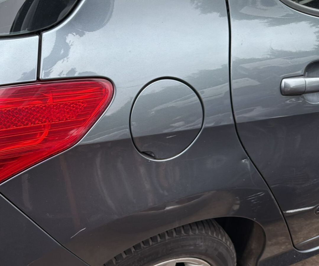 Peugeot 308 fuel filler flap fitted position reference