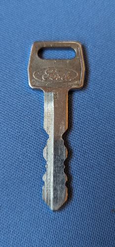 LLAVE DE ENCENDIDO COCHE AUTOMÓVIL FORD FAMILIA DE COCHES FINOS, 2.5" largo de colección