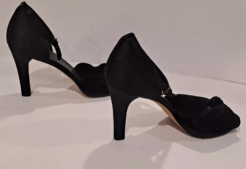 20 世纪 50 年代 20 世纪 50 年代好莱坞性感女巫黑色天鹅绒细高跟鞋 S:7.5 — 第 4/4 张图片