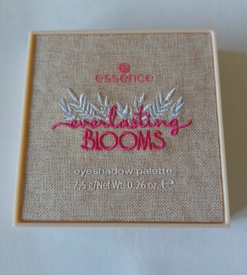 essence everlasting BLOOMS Eyeshadow Palette 01 Choose What Makes Your Heart...
