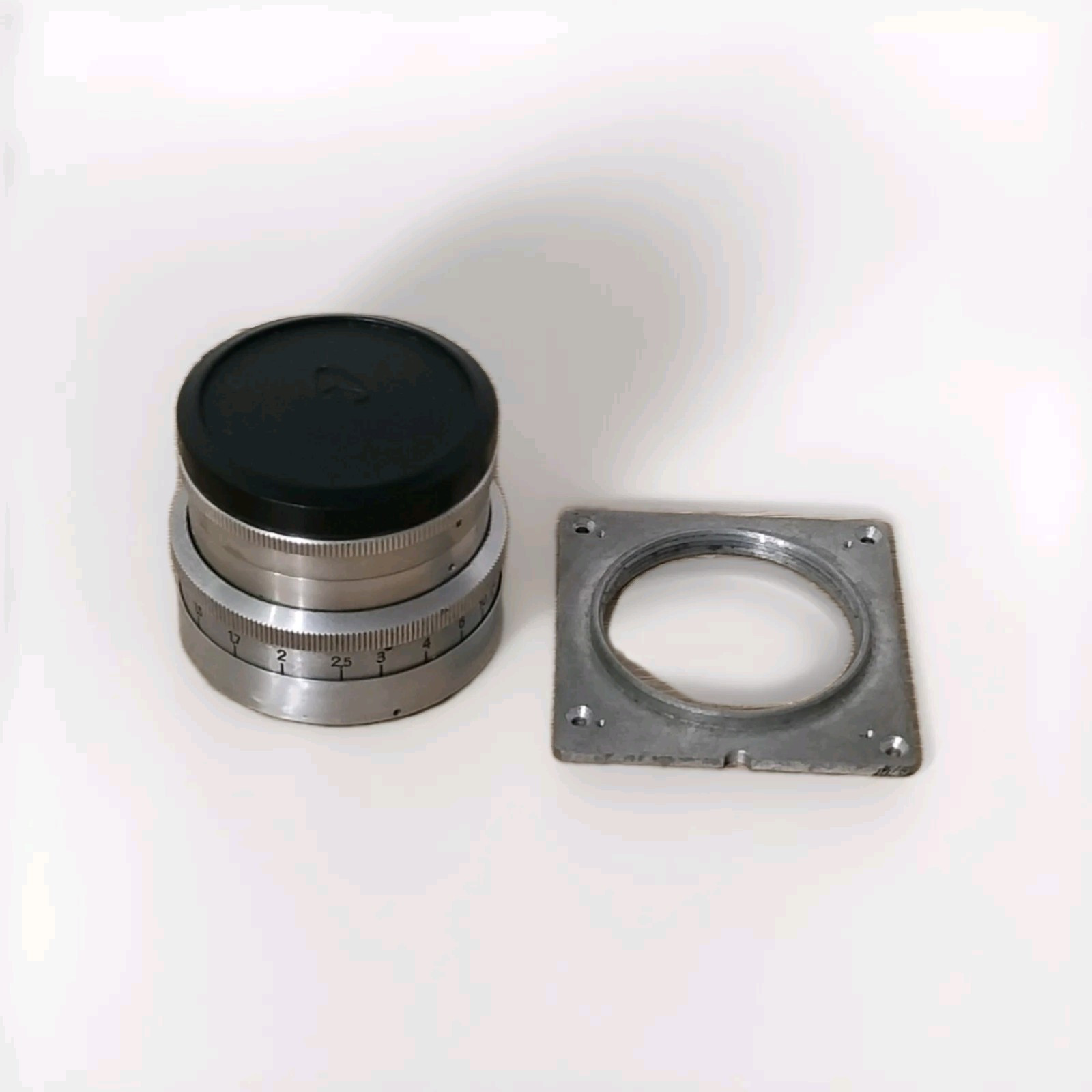 BIOTAR 2/58mm Carl Zeiss Jena Red T Vintage Lens with 17 Blades M40 Mount