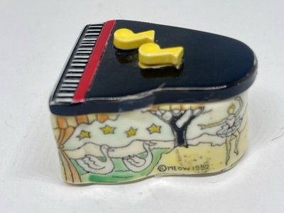 Rare 1980 s World of Meow Piano Ballet Musical Note Trinket Box Earrings Pin