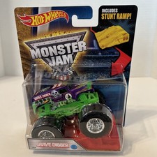 2016 Hot Wheels Monster Jam 1:64 Truck GRAVE DIGGER Rare Purple NEW LOOK