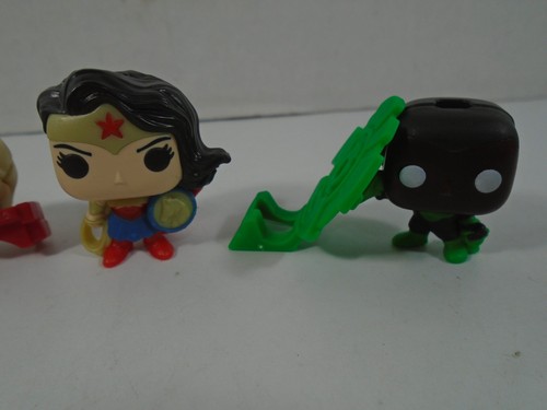 KINDER JOY FUNKO POP DC MINI FIGURES--BATMAN, SUPERGIRL, W WOMAN, GREEN LANTERN - Picture 3 of 5