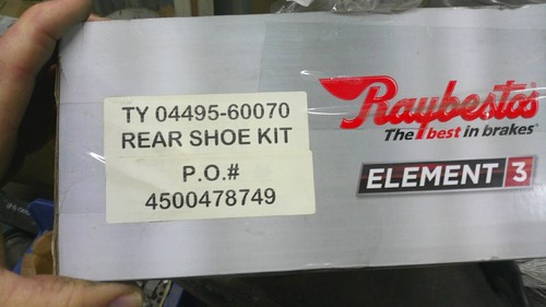 Shoe Kit, Rear Brake - Kit Genuine Toyota OEM 04495-60070 - Foto 1 di 3