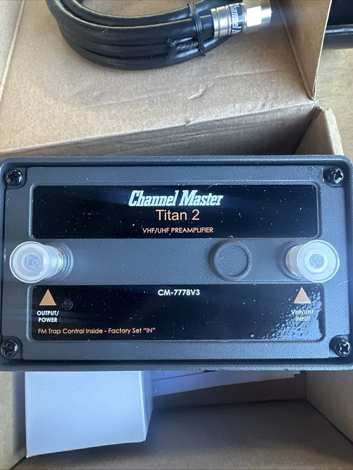 Preamplificador de antena de TV de alta ganancia Channel Master CM-7778V3 Titan 2 Foto 2 de 4