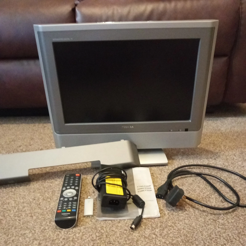 Toshiba 17WLT56B integrierter digitaler Farbfernseher 12 V für Wohnwagen, LKW & Boote