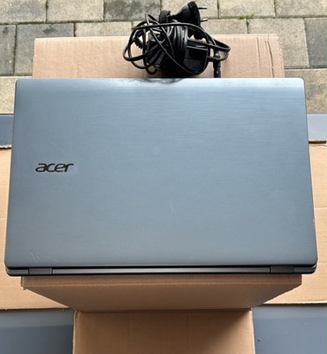 Acer E5-771 mit Ladegerät Notebook Laptop ungeprüft Teile Spender Komplett