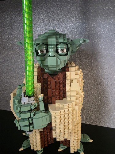 LEGO Star Wars: Yoda (75255) 100% Complete with Nameplate and minifig