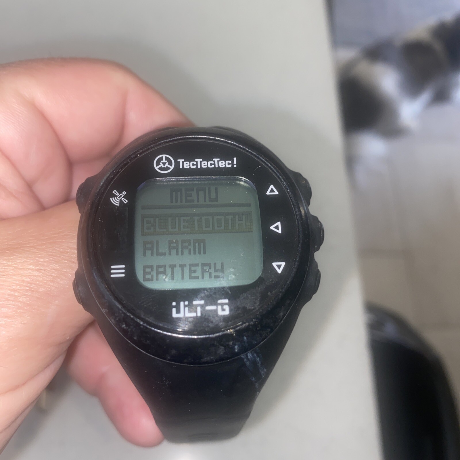 TecTecTec ULTG Stylish, Lightweight and MultiFunctional Golf GPS