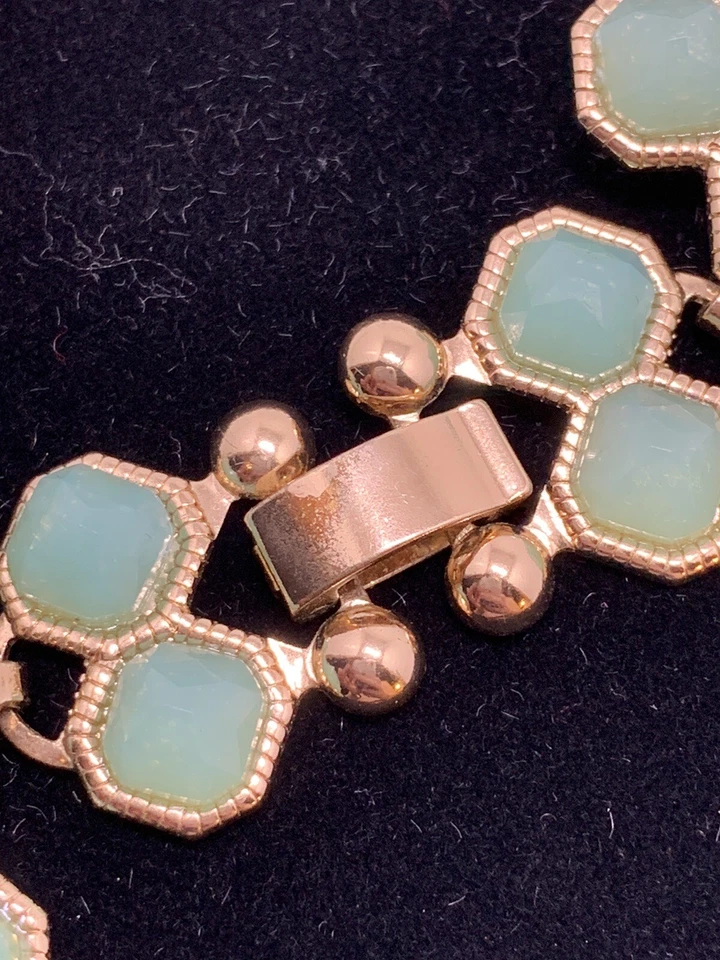 Unique Mint Green Lucite Fashion Statement Collar Necklace Gold Toned 17 Inches - Image 3 of 4