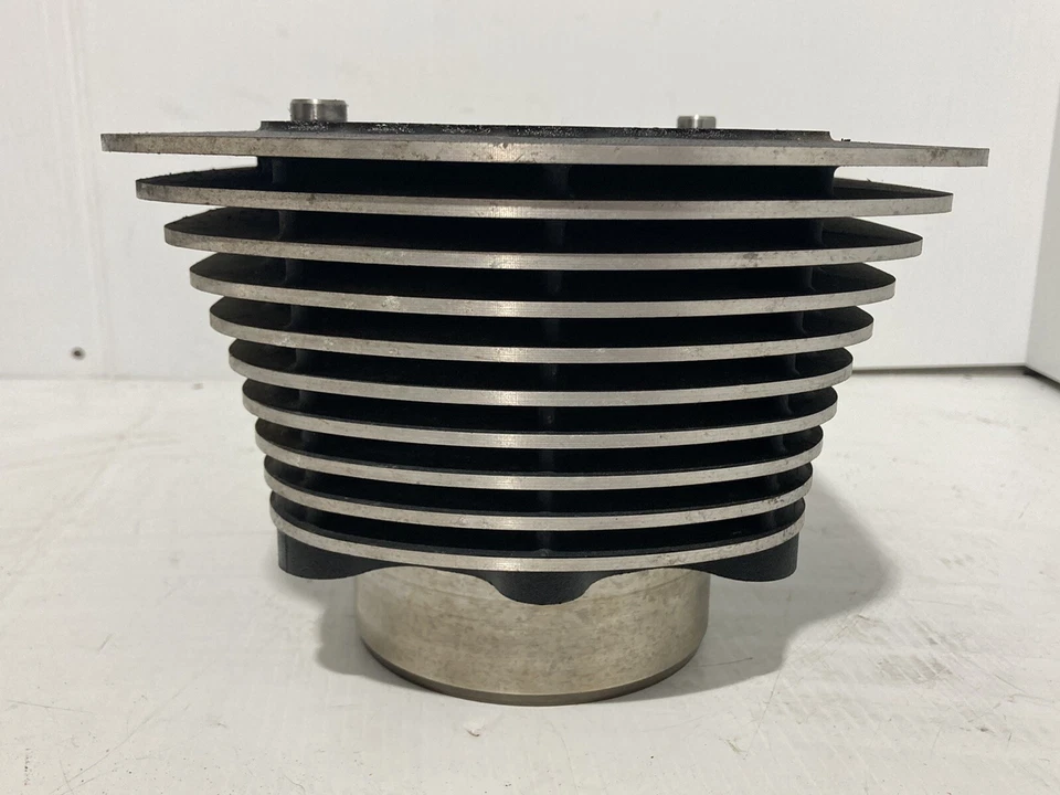 2006 Victory Vegas Front Cylinder Jug (OEM) Foto 2 de 4