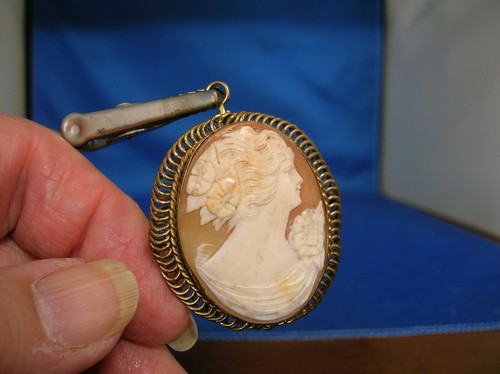 VINTAGE 1 /20 12 KT GOLD FILLED AND CAMEO PIN-PENDANT MEASURES 1 3/8" X 1 1/8" - Picture 2 of 7