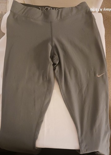 Nike Dri-FIT Pantaloni Yoga Donna Abbigliamento Allenamento Capris Pantaloni Running. Basta farlo. - Foto 2 di 11