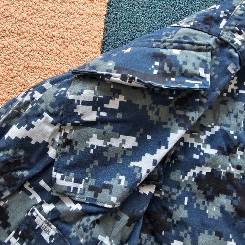 Military US Navy Button Shirt Camo Blue Digital Pattern Small Regular L/S W9b - Picture 8 of 12