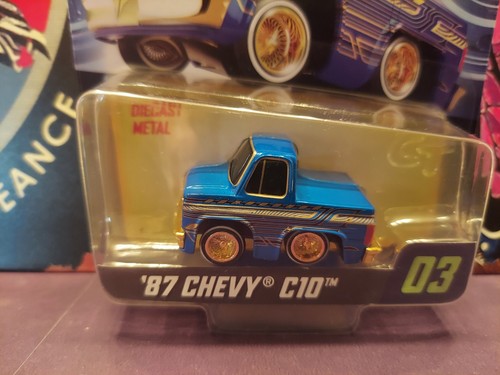 Car-Tuned 1987 Chevy C10 Series 1: MGA Entertainment Toy Truck, Metal & ABS, Chevrolet Licensed, Non-Powered Model - Foto 9