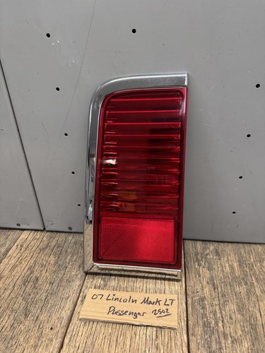 2007-2008 Lincoln Mark LT Passenger Right Tail Gate Light Reflector Lens Chrome