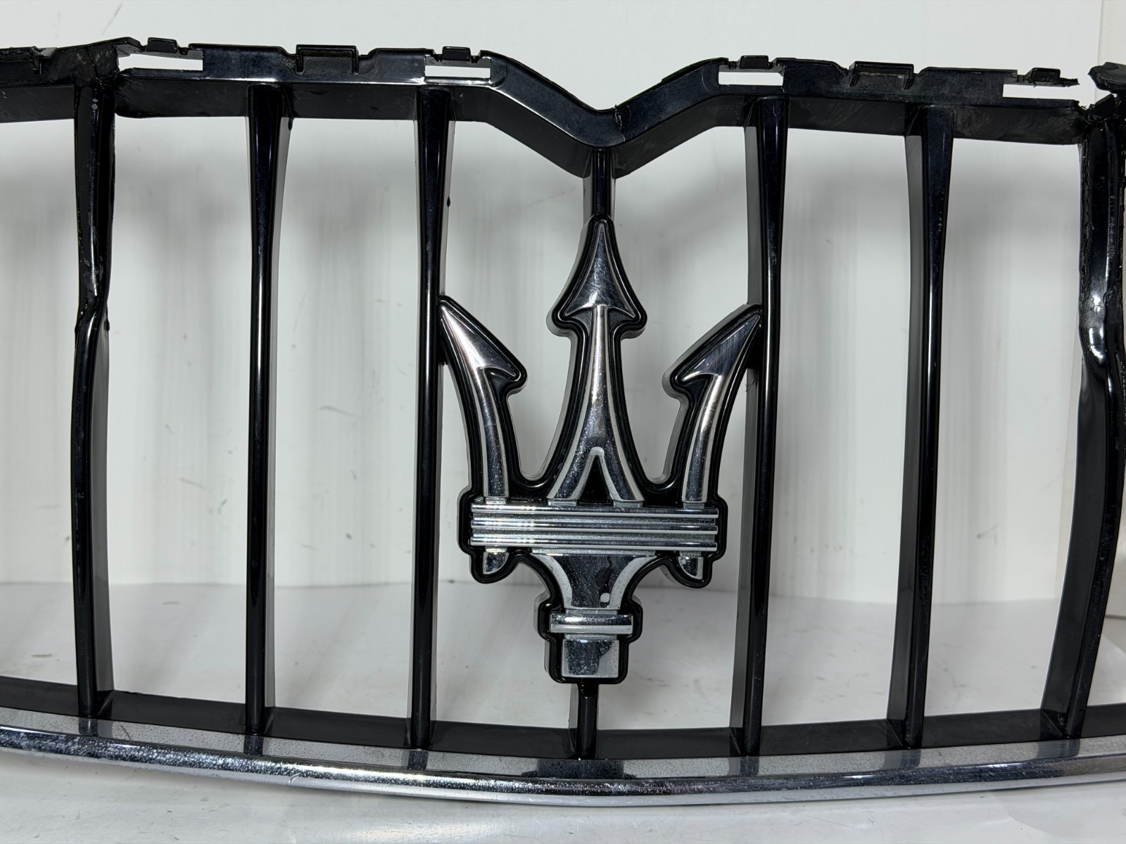 2013 - 2016 MASERATI QUATTROPORTE FRONT BUMPER GRILLE BLACK CHROME 670013782 OEM