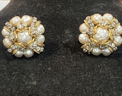 Vintage Signed Miriam Haskell Cluster Screw-Back Earring Faux Pearls And Diamond