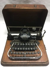 Antique 1903 Blickensderfer #7 Typewriter in Wood Case w/ 24 Page Info Booklet