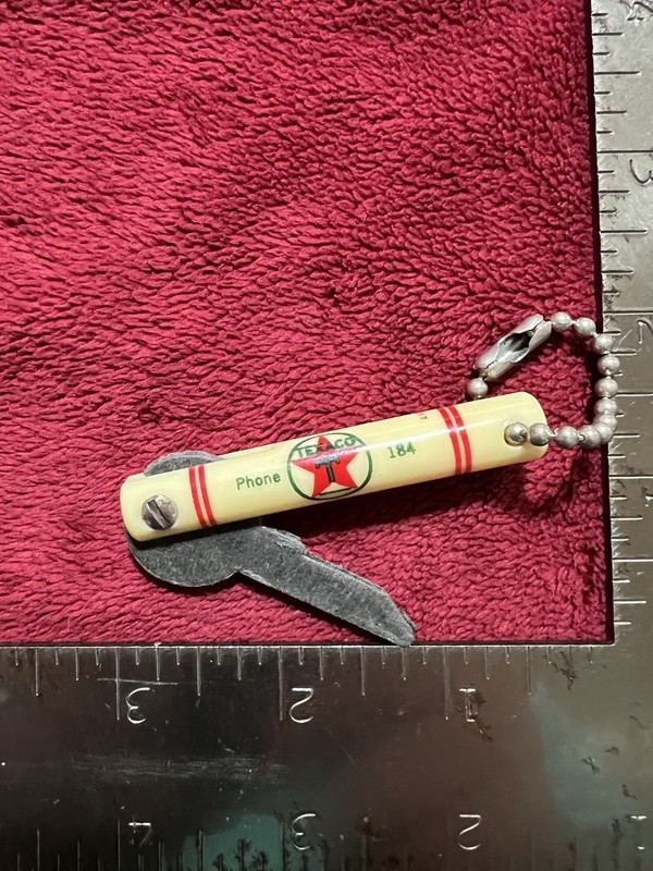 Vintage NOS Texaco Keychain, 1936-1966 Logo, Central Service in Williamston, NC.