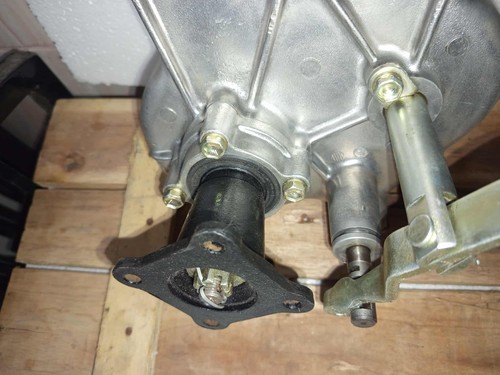 Toyota Land Cruiser FJ40 BJ40 PTO Gearbox - Picture 10 of 12