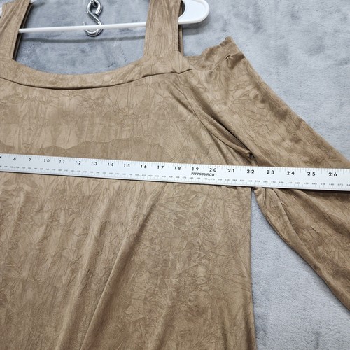The Pyramid Collection Top Womens 1X Gold Tan Crinkle Stretch Knit Cold Shoulder - Picture 8 of 10