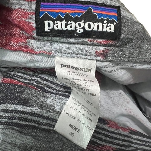 Patagonia Wavefarer Multicolor Board Shorts 9” Men’s Size 36 - Picture 2 of 4