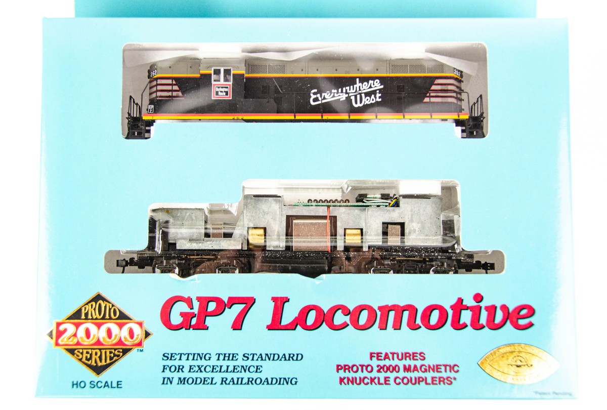 Proto 2000 HO GP7 CB&Q Everywhere USA West w/ Steam Generator