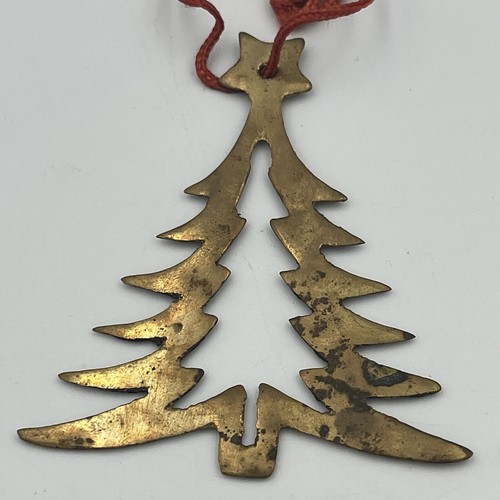 Set Of 3 Solid Brass Christmas Ornaments Reindeer Tree Pinecone Vintage Patina - Picture 4 of 8
