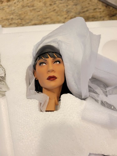 Elektra (Black Costume Variant) Premium Format Statue Sideshow Collectibles - Picture 5 of 10