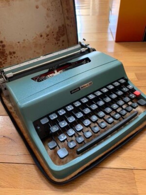 Olivetti Lettera 32 昭和レトロ タイプライター olivetti letter32 Olivetti Typewriter Retro Showa Retro