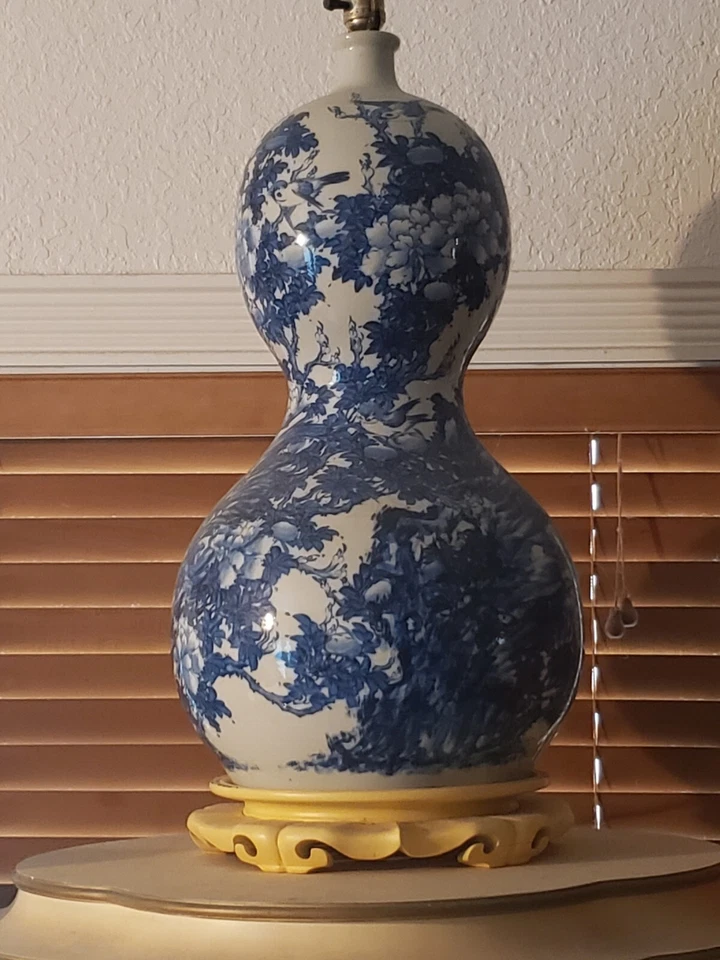 HUGE 19TH C PALACE SIZE BLUE AND WHITE IMARI Double gourd VASE 26" - Image 2 of 4