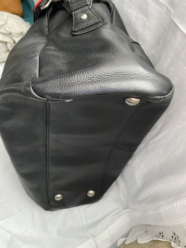 Storksak Leather diaper bag tote, comes with pouch, bottle bag and changing pad - Picture 4 of 11