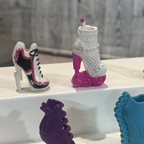 Monster High High Heel Schuhpaket - Ever After - Rainbow High 3 Paar 12 Singles - Bild 7 von 18