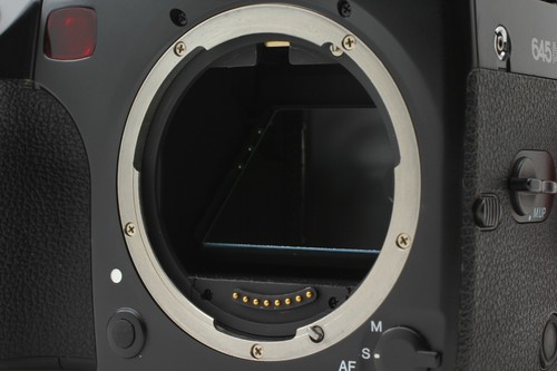 【CASI COMO NUEVO con Capucha】 Cuerpo Trasero Mamiya 645 AFD 120 + Lente AF 80mm f/2.8 de Japón - Imagen 8 de 23