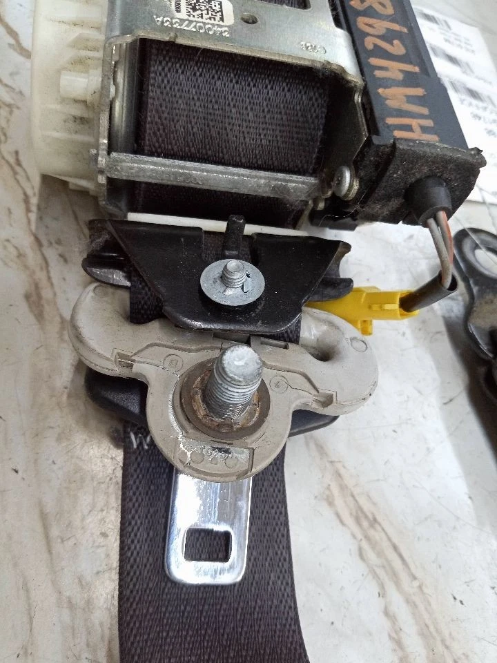 Used Front Left Seat Belt Front fits: 2018 Dodge Journey bucket seat driver retr - Изображение 3 из 4