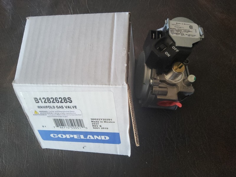 COPELAND MANIFOLD GAS VALVE B1282628S 36G22Y202S1 NEW IN BOX