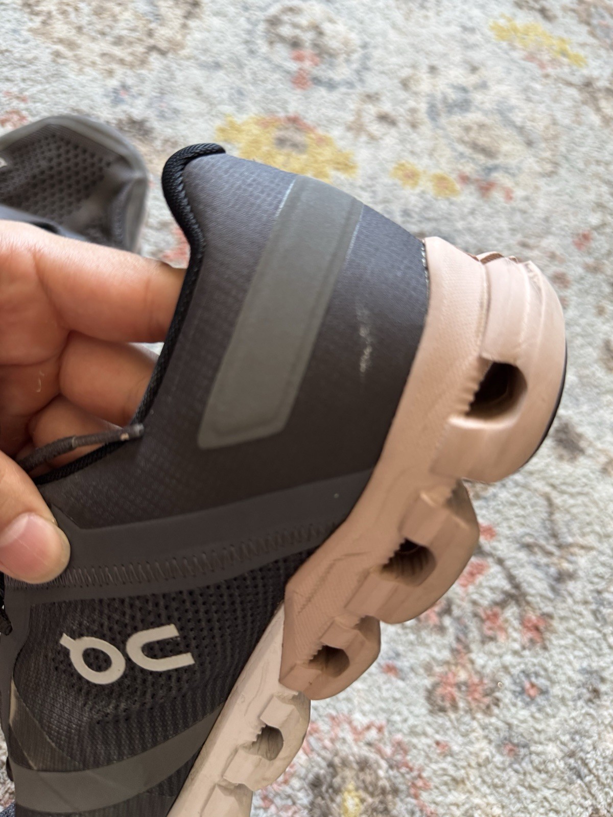 On Cloud Swiss engineering gray runner athletic w… - image 7