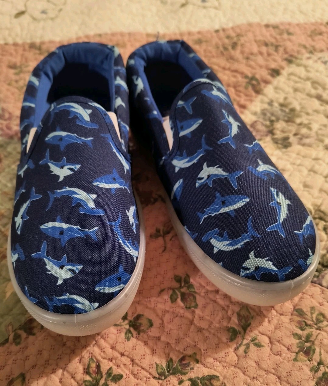 Size 3 Fabkids Shark Light Up Slip On Kid Shoes For Boys Bra