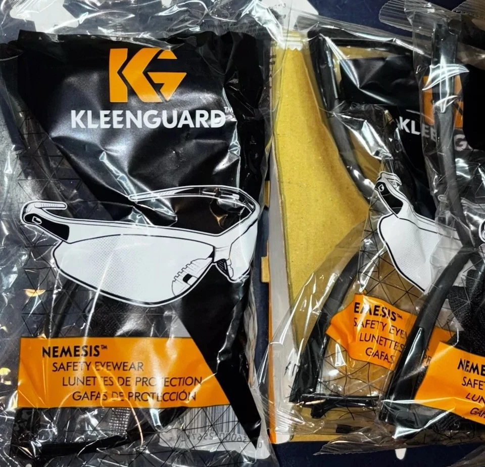 3 pares de óculos de segurança KleenGuard Nemesis lente transparente armação preta e cordão 25676 - Imagem 2 de 4