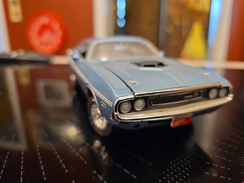 Johnny Lightning 1970 Dodge Challenger R/T 1:24 Muscle Cars Collection Blue - Picture 7 of 13