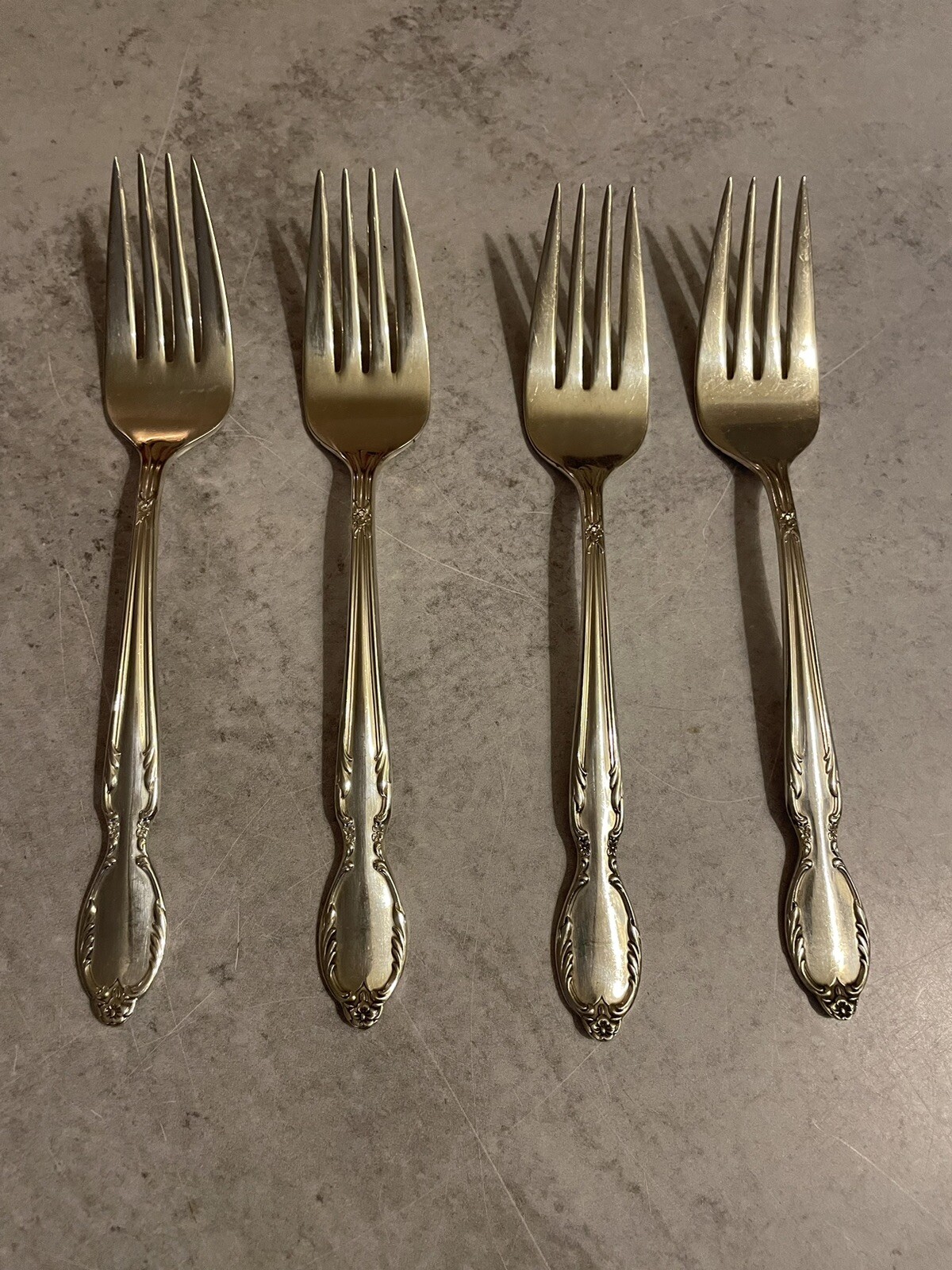 Royal Manor Rogers Bros Silverplate Set of 4 Salad Dessert Forks Original Rogers