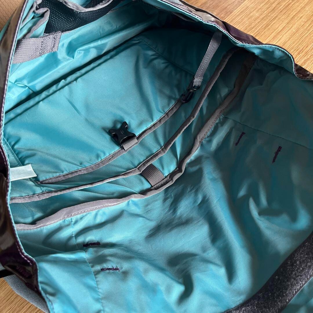 Patagonia Black Hole Mini Messenger Bag Purple Emeraldgreen Patagonia Black Hole Mini Messenger Bag Purple Emeraldgreen